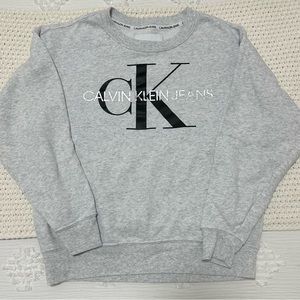 Crewneck, never worn, size xs, but can fit as a small as well.